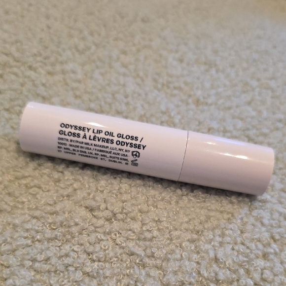 Odyssey Hydrating Non-Sticky Lip Oil Gloss In Journey (Clear) - Picture 3 of 4